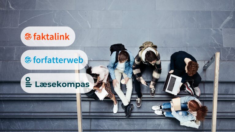 Læsekompas, Faktalink og Forfatterweb logo på foto af skoleelever på trappe